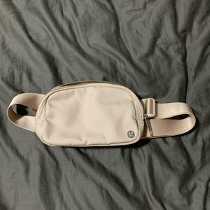EUC lululemon Everywhere Belt Bag